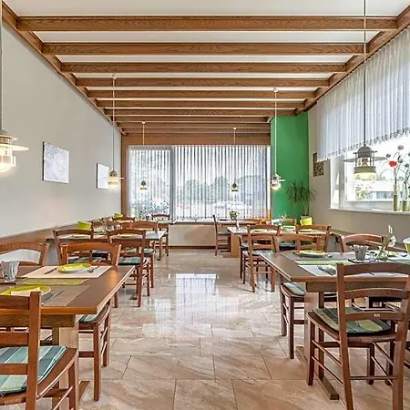 Kniestedter Hof 3*